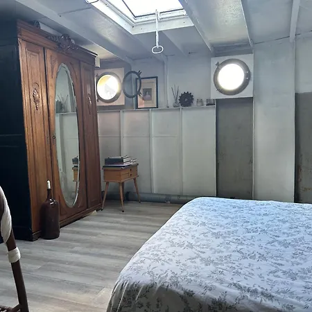 Boat Near Paris And Compiegne 보트호텔 *